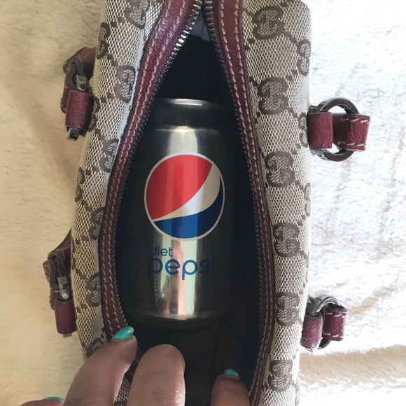 👑✅PRICE FIRM✅NO OFFERS SUPER SALE!! AUTHENTIC Gucci Mini Bag. RARE find🔥 - Picture 8 of 13